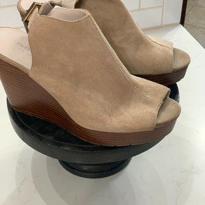 Kenneth Cole Wedge Suede shoes.  Size 9 1/2 M.